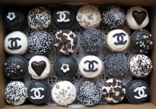 Chanel cupcakes...to good to eat